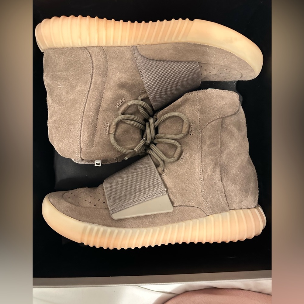 Yeezy boost 750 chocolate color